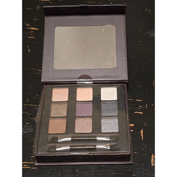 Max Studio Eye Beauty Box With 9 Eyeshadows & 2 Dual-Ended Brushes - Picture 1 of 4